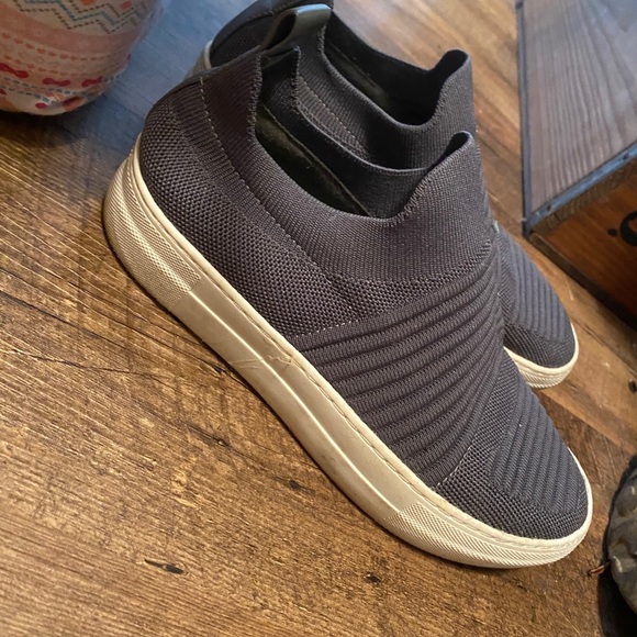 Madden girl - Picture 3 of 5